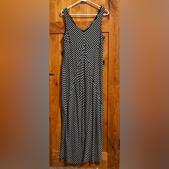 Motherhood Maternity Size Medium Black & White Maxi Dress - Picture 3 of 5